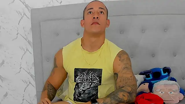 luigiferrara online show from December 1, 2:56 am