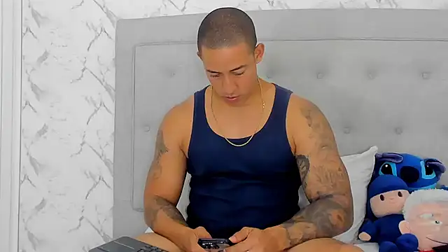 luigiferrara online show from November 16, 8:24 pm