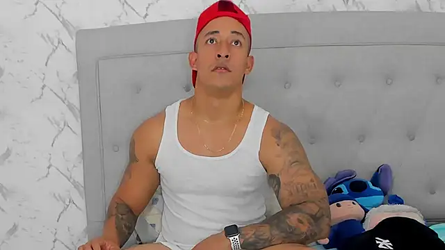 luigiferrara online show from November 27, 9:59 pm