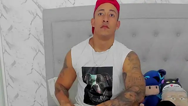 luigiferrara online show from March 13, 8:47 pm