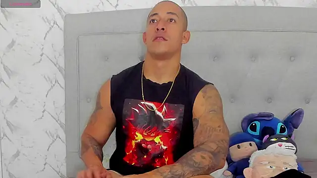 luigiferrara online show from April 8, 7:59 pm