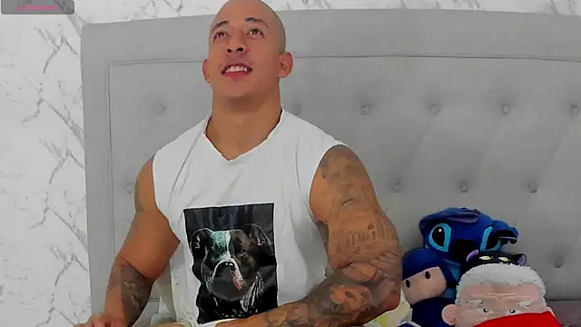 luigiferrara online show from April 10, 9:22 pm