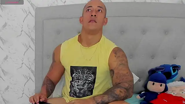 luigiferrara online show from April 12, 7:39 pm