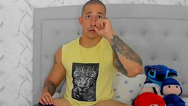 luigiferrara online show from November 19, 9:59 pm