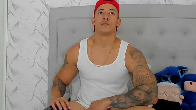 luigiferrara online show from November 15, 9:30 pm