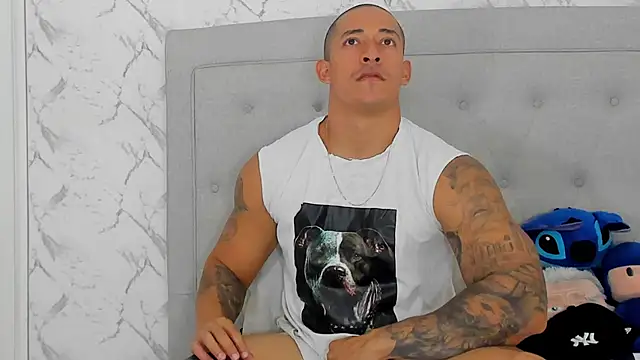 luigiferrara online show from November 14, 9:40 pm