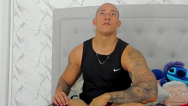 luigiferrara online show from October 23, 6:28 pm