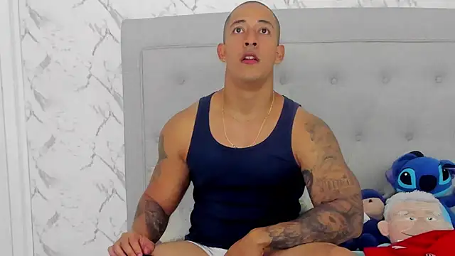 luigiferrara online show from February 25, 9:25 pm