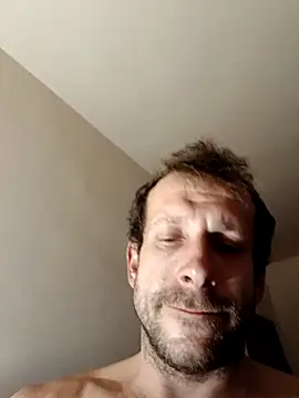 Snapshot of DonCristian chatting on November 23, 6:23 am DonCristian online show from November 23, 6:23 am