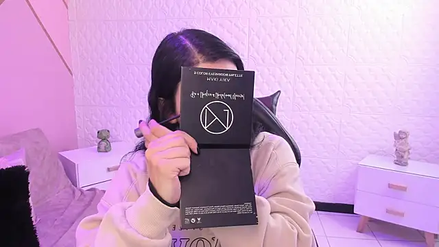 Violetaa diazz online show from November 24, 9:15 pm