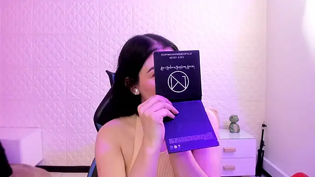 Violetaa diazz online show from May 20, 9:23 pm