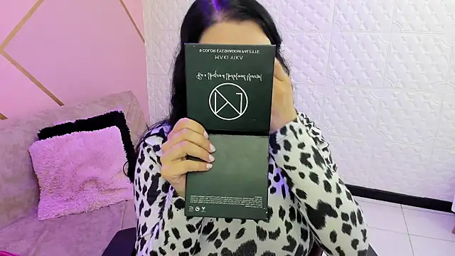 Violetaa diazz online show from November 6, 9:08 pm