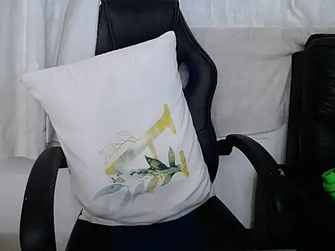 Snapshot of Apollo_21 chatting on May 7, 1:32 am Apollo 21 online show from May 7, 1:32 am