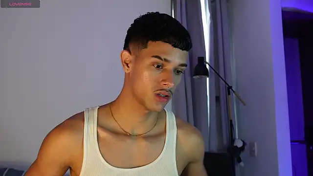 Snapshot of Busterspinter chatting on November 25, 1:22 pm Busterspinter online show from November 25, 1:22 pm