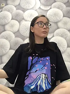 Snapshot of Milka23 chatting on February 21, 9:02 am Milka23 online show from February 21, 9:02 am