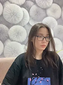 Snapshot of Milka23 chatting on March 14, 5:46 pm Milka23 online show from March 14, 5:46 pm
