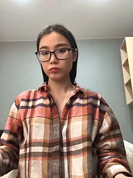 Snapshot of Milka23 chatting on February 9, 12:30 pm Milka23 online show from February 9, 12:30 pm