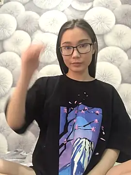 Snapshot of Milka23 chatting on February 21, 12:06 pm Milka23 online show from February 21, 12:06 pm