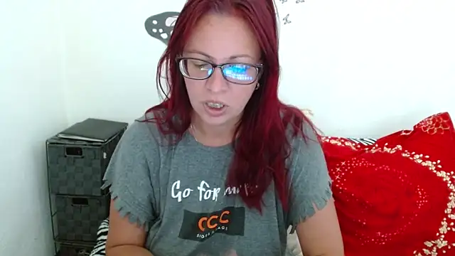 Snapshot of LadyHellene chatting on June 1, 5:40 am LadyHellene online show from June 1, 5:40 am