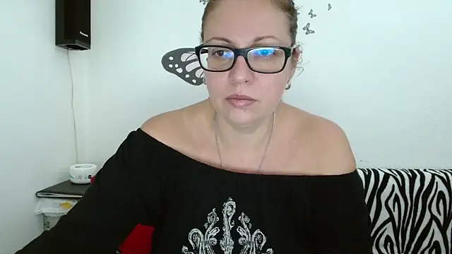 LadyHellene online show from November 28, 8:14 am