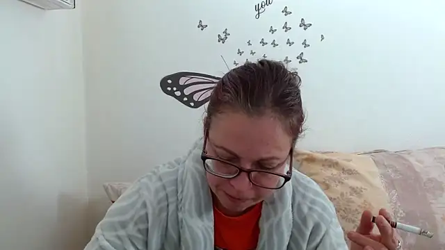 LadyHellene online show from March 5, 6:43 am