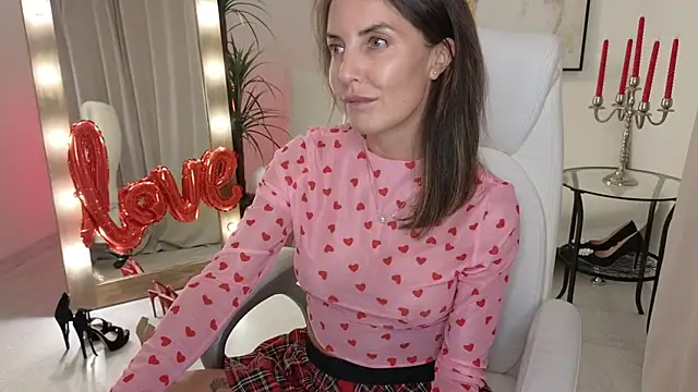 Snapshot of Beylly chatting on February 15, 6:02 am Beylly online show from February 15, 6:02 am