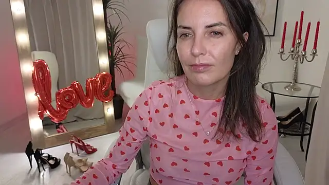 Snapshot of Beylly chatting on February 15, 2:58 am Beylly online show from February 15, 2:58 am