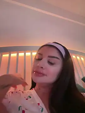 Amberseyes online show from April 2, 5:08 pm