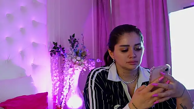 Amberseyes online show from June 13, 9:51 am