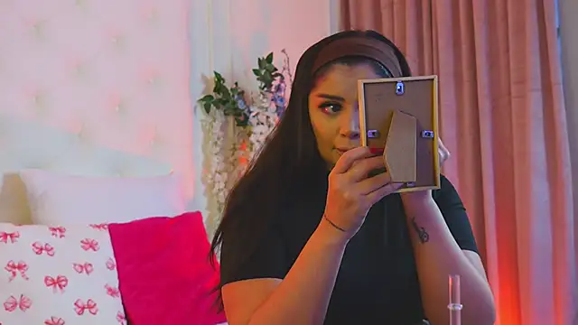 Amberseyes online show from March 26, 9:40 am