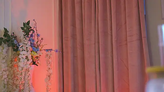 Amberseyes online show from March 30, 11:01 am