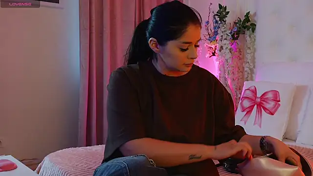 Amberseyes online show from May 12, 9:04 am