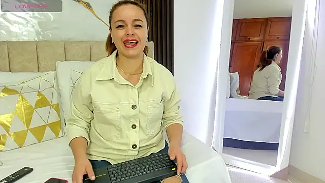 cristalwalker   online show from January 15, 10:40 am