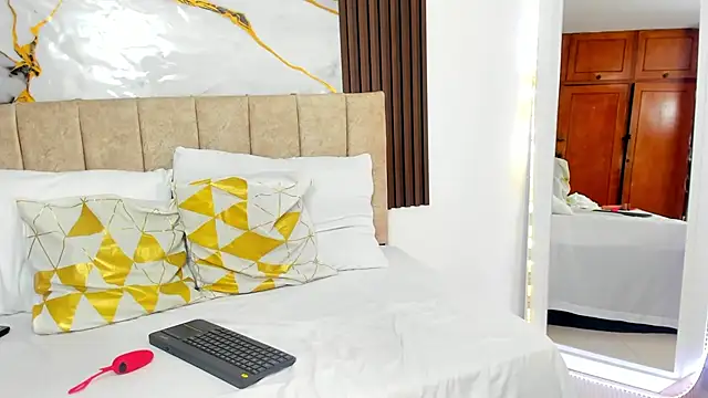 cristalwalker   online show from March 11, 11:04 am