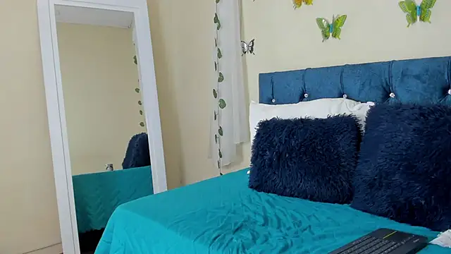 cristalwalker   online show from March 18, 3:33 pm