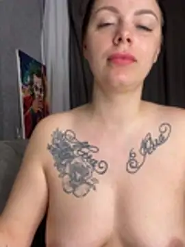 Lola Hale online show from April 5, 6:14 pm