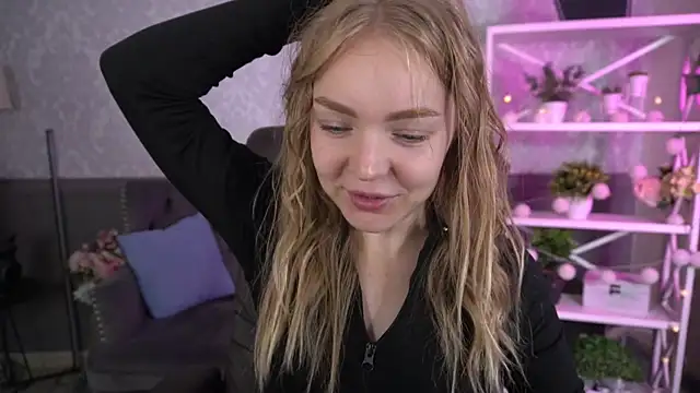 Snapshot of EmilySunshineS chatting on October 1, 6:29 am EmilySunshineS online show from October 1, 6:29 am