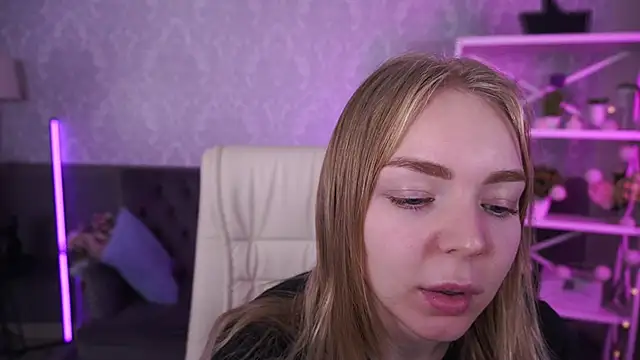 Snapshot of EmilySunshineS chatting on September 24, 5:58 am EmilySunshineS online show from September 24, 5:58 am