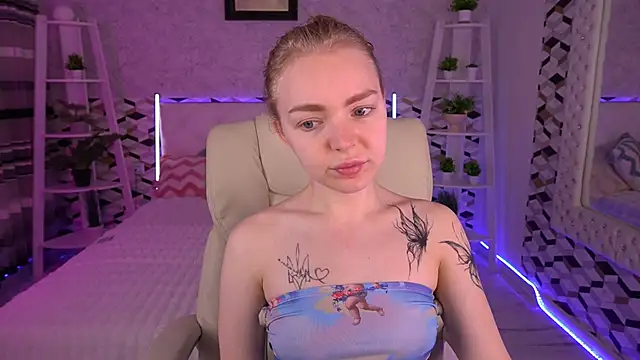 EmilySunshineS online show from April 19, 6:25 am