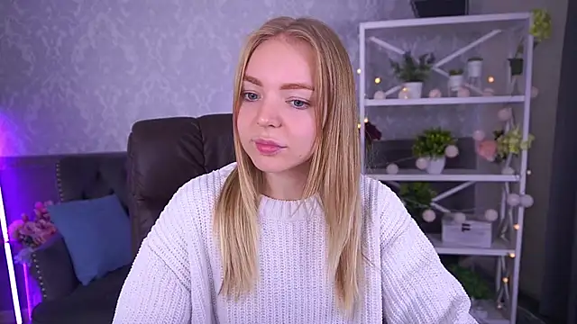 Snapshot of EmilySunshineS chatting on September 30, 6:30 am EmilySunshineS online show from September 30, 6:30 am