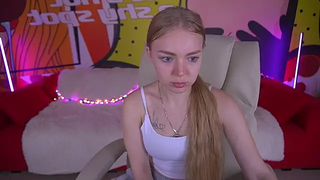 Snapshot of EmilySunshineS chatting on October 6, 8:59 am EmilySunshineS online show from October 6, 8:59 am