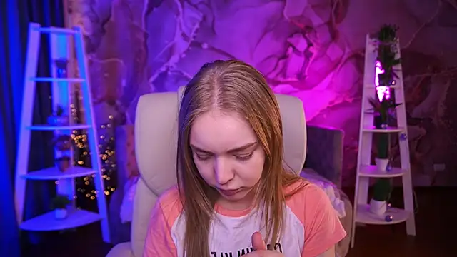 EmilySunshineS online show from March 18, 7:00 am