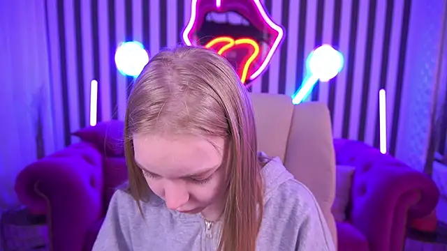 EmilySunshineS online show from April 22, 5:47 am