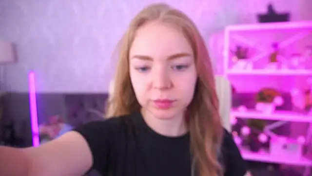 Snapshot of EmilySunshineS chatting on September 23, 6:09 am EmilySunshineS online show from September 23, 6:09 am