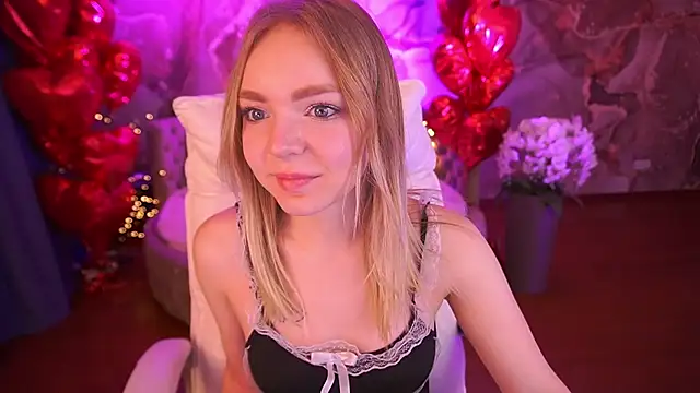 Snapshot of EmilySunshineS chatting on March 1, 2:04 am EmilySunshineS online show from March 1, 2:04 am