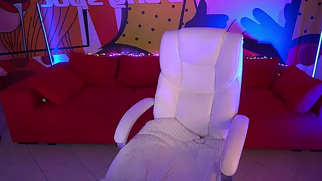 Snapshot of EmilySunshineS chatting on March 19, 1:21 am EmilySunshineS online show from March 19, 1:21 am