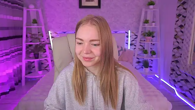 EmilySunshineS online show from April 18, 5:43 am