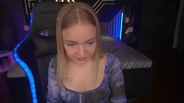 Snapshot of EmilySunshineS chatting on March 22, 9:31 pm EmilySunshineS online show from March 22, 9:31 pm