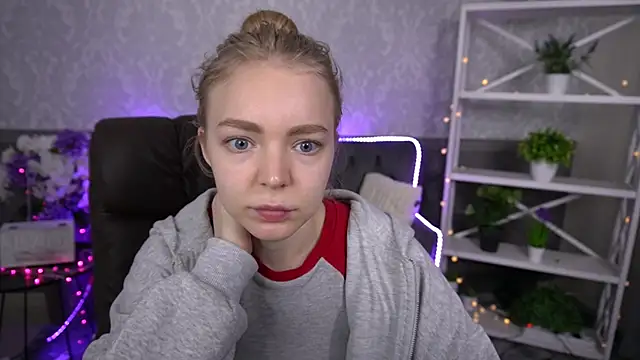 EmilySunshineS online show from November 23, 7:40 am