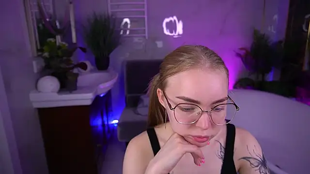 EmilySunshineS online show from May 10, 12:53 pm